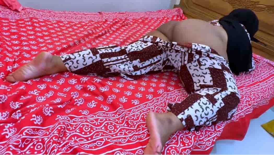 سيدة خليجية تتربح موال من لايفات سكس للشباب العراقي